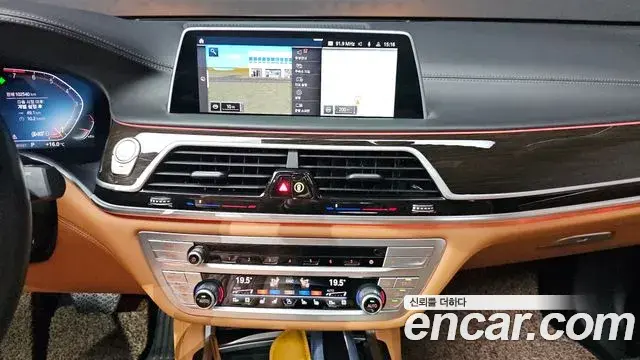 BMW 7 Series 2021 — ფოტო 15/21