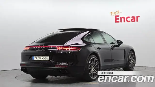 Porsche Panamera 2018 — Фото 2/20