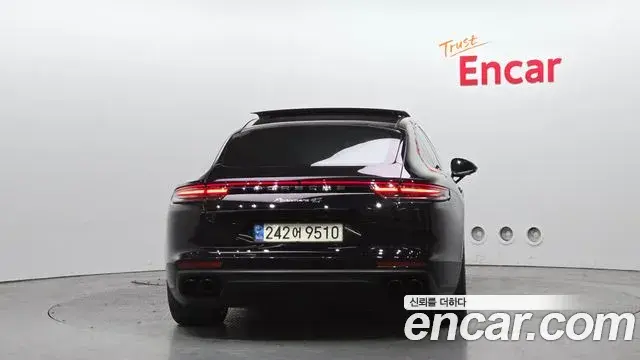 Porsche Panamera 2018 — Фото 4/20
