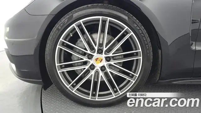 Porsche Panamera 2018 — Фото 5/20