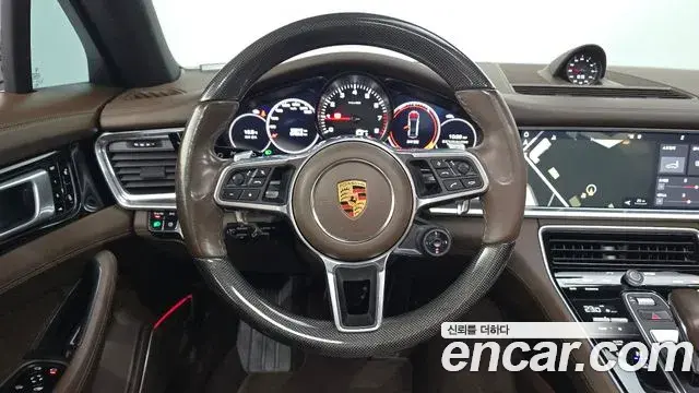 Porsche Panamera 2018 — Фото 13/20