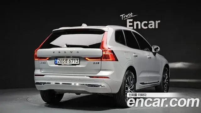 Volvo XC60 2022 — Photo 18/20