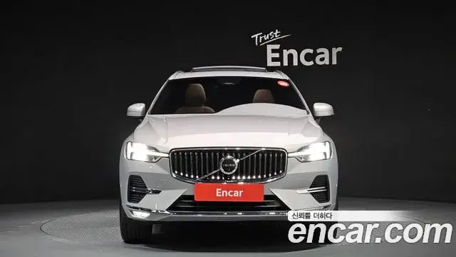 Volvo XC60 2022 — Photo 9/20