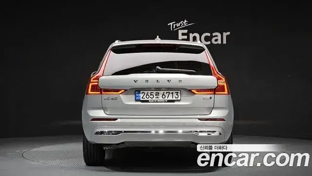 Volvo XC60 2022 — Photo 3/20