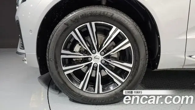 Volvo XC60 2022 — Photo 17/20