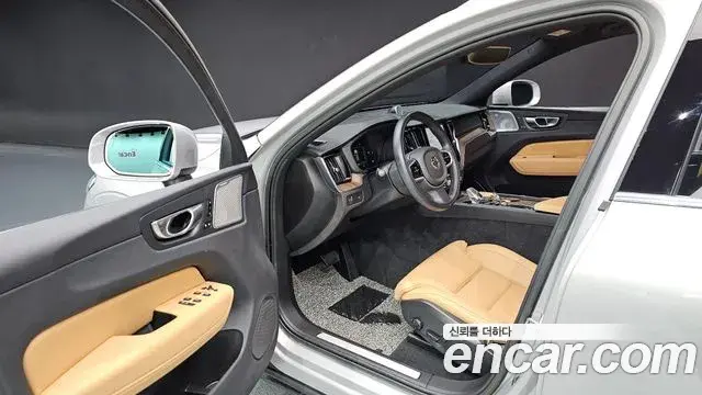 Volvo XC60 2022 — Photo 5/20