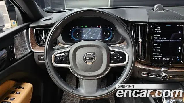 Volvo XC60 2022 — Photo 7/20