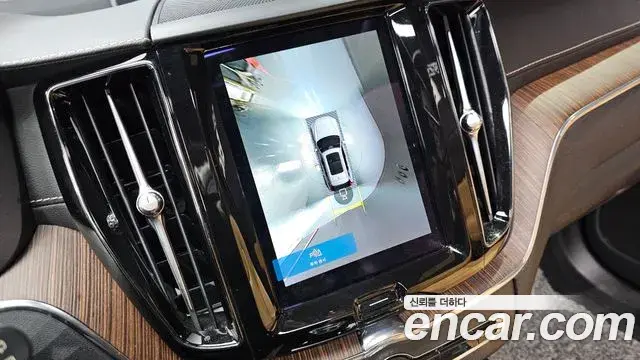 Volvo XC60 2022 — Photo 15/20