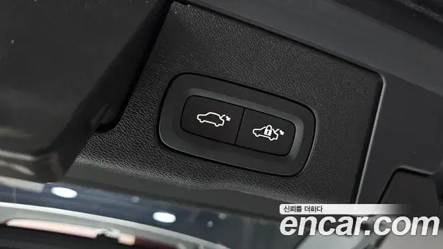Volvo XC60 2022 — Photo 16/20