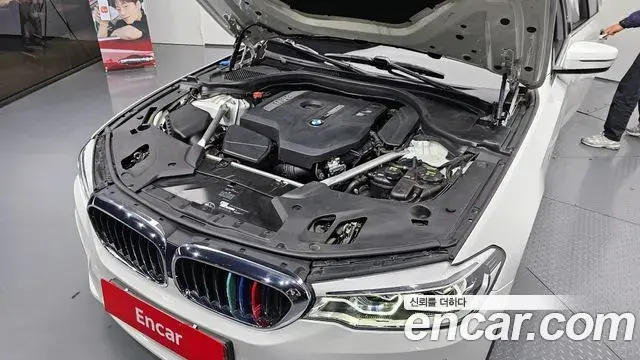 BMW 5 Series 2018 — Фото 6/20