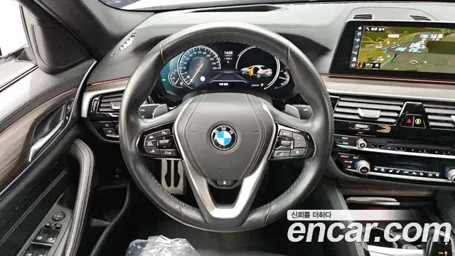 BMW 5 Series 2018 — Фото 13/20