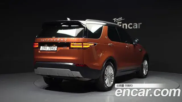 Land Rover Discovery 5 2018 — Фото 2/20