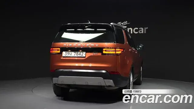 Land Rover Discovery 5 2018 — Фото 4/20