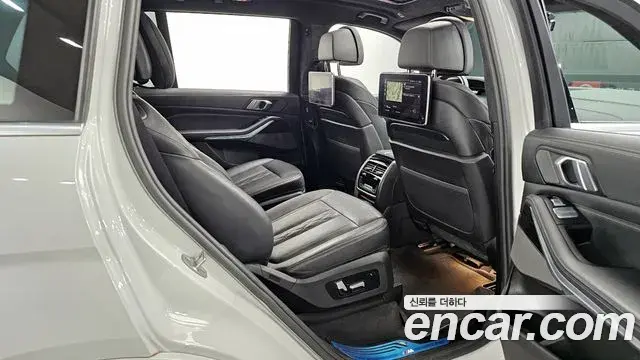 BMW X7 2020 — Photo 18/20