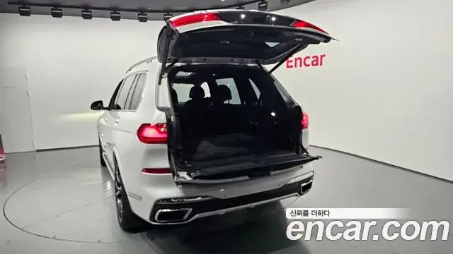 BMW X7 2020 — Photo 9/20
