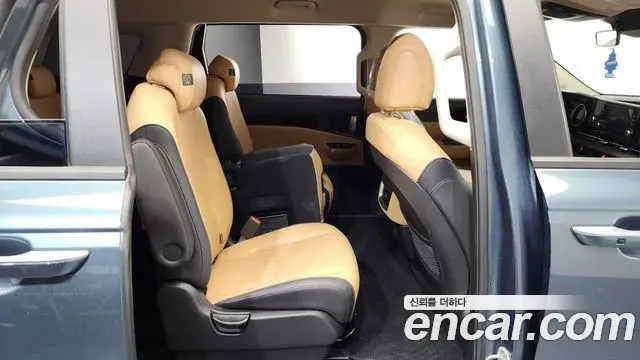 Kia Carnival 2021 — Photo 12/20