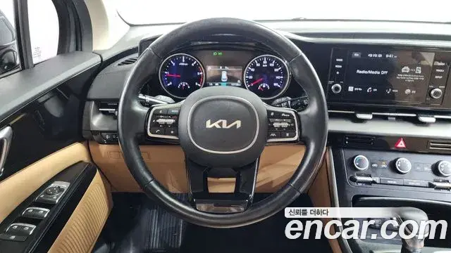Kia Carnival 2021 — Photo 13/20