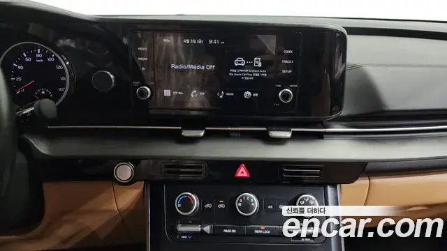 Kia Carnival 2021 — Photo 15/20