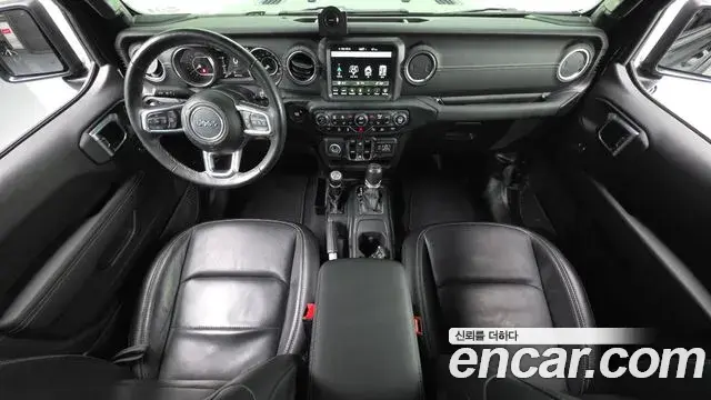 Jeep Wrangler 2021 — ფოტო 17/20