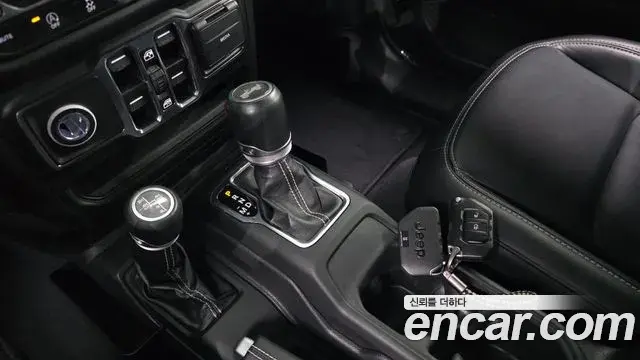 Jeep Wrangler 2021 — ფოტო 7/20