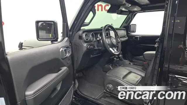 Jeep Wrangler 2021 — ფოტო 18/20