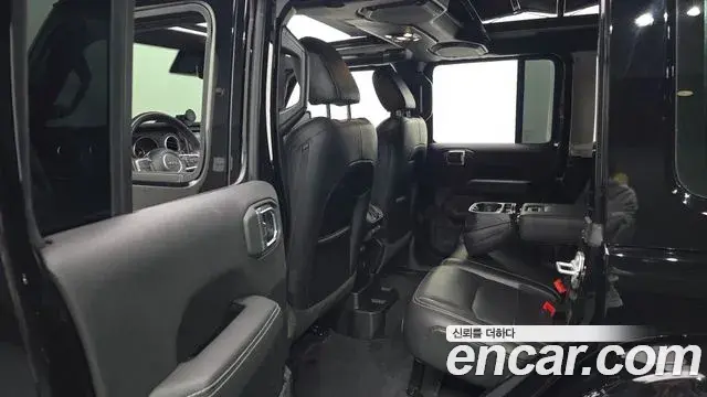 Jeep Wrangler 2021 — ფოტო 6/20