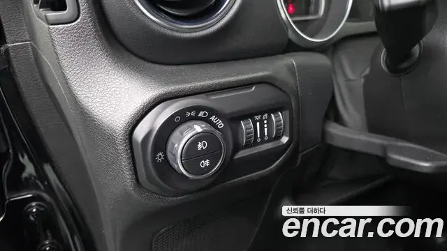 Jeep Wrangler 2021 — ფოტო 15/20