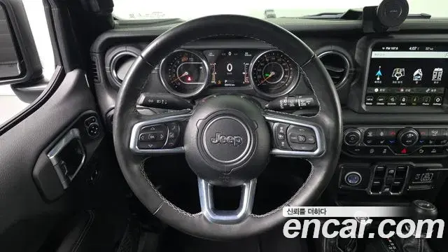 Jeep Wrangler 2021 — ფოტო 19/20