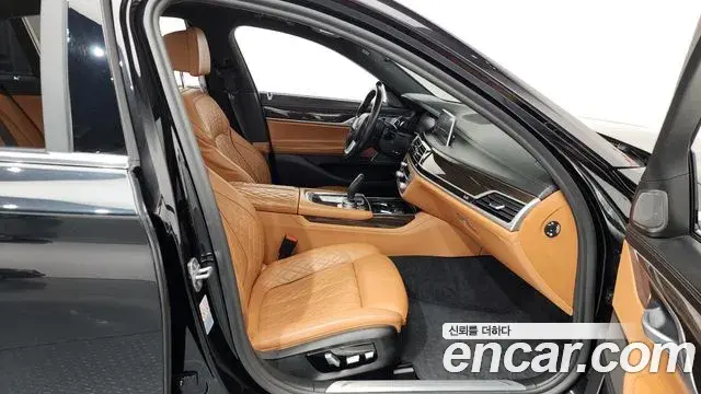 BMW 7 Series 2020 — ფოტო 7/20