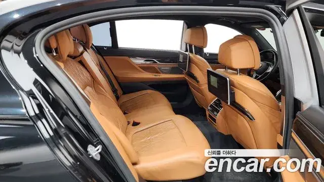 BMW 7 Series 2020 — ფოტო 10/20