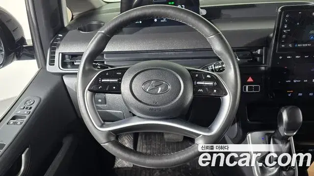 Hyundai Staria 2023 — Şəkil 13/20