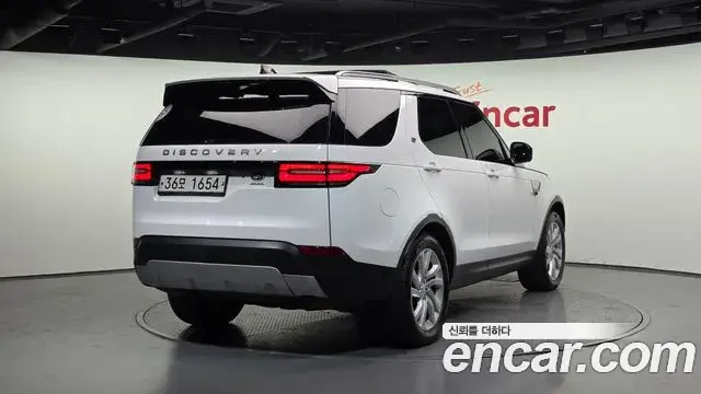 Land Rover Discovery 5 2019 — Photo 15/20