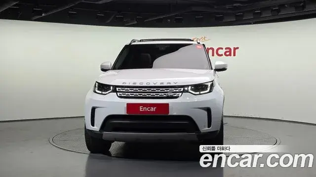 Land Rover Discovery 5 2019 — Photo 19/20