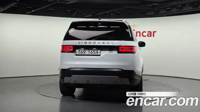 Land Rover Discovery 5 2019 — Photo 16/20
