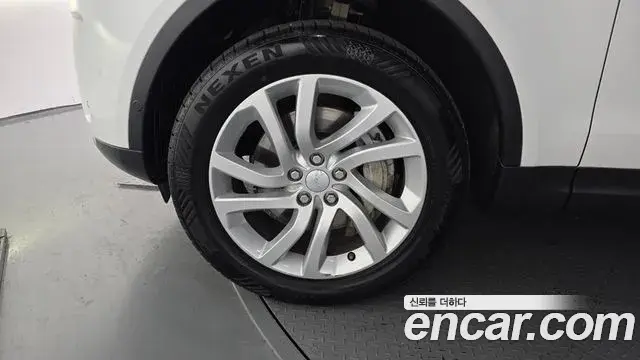 Land Rover Discovery 5 2019 — Photo 17/20