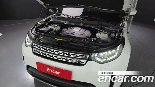 Land Rover Discovery 5 2019 — Photo 6/20