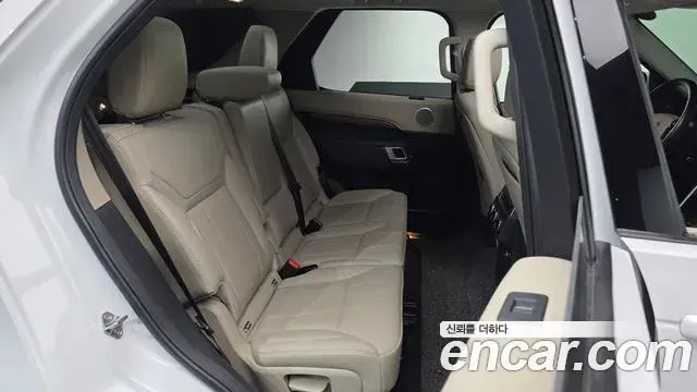 Land Rover Discovery 5 2019 — Photo 4/20
