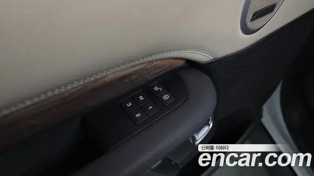 Land Rover Discovery 5 2019 — Photo 1/20