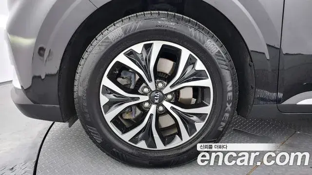 Kia Carnival 2021 — Фото 5/20