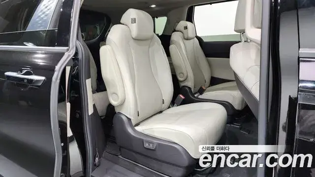 Kia Carnival 2021 — Фото 12/20