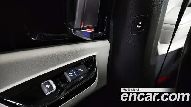 Kia Carnival 2021 — Фото 19/20