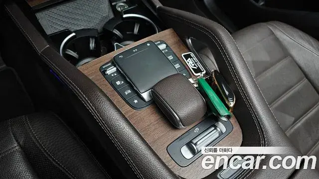 Mercedes-Benz GLE-Class 2021 — Şəkil 26/36