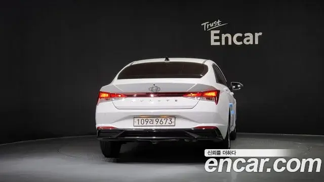 Hyundai The New Avante Hybrid 2023 — Photo 10/31