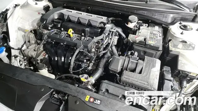 Hyundai The New Avante Hybrid 2023 — Photo 8/31
