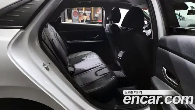 Hyundai The New Avante Hybrid 2023 — Photo 9/31