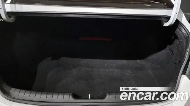 Hyundai The New Avante Hybrid 2023 — Photo 13/31