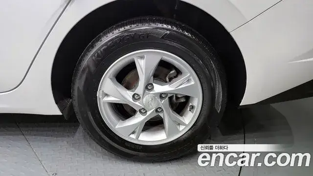 Hyundai The New Avante Hybrid 2023 — Photo 28/31