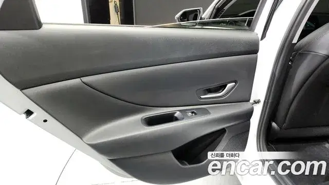 Hyundai The New Avante Hybrid 2023 — Photo 7/31