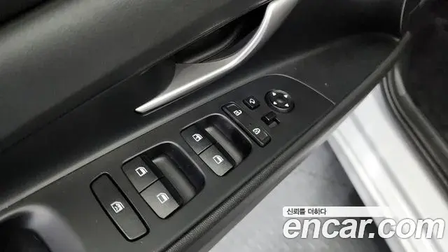 Hyundai The New Avante Hybrid 2023 — Photo 2/31