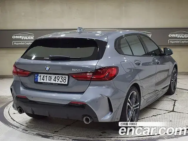 BMW 1 Series 2022 — ფოტო 13/20